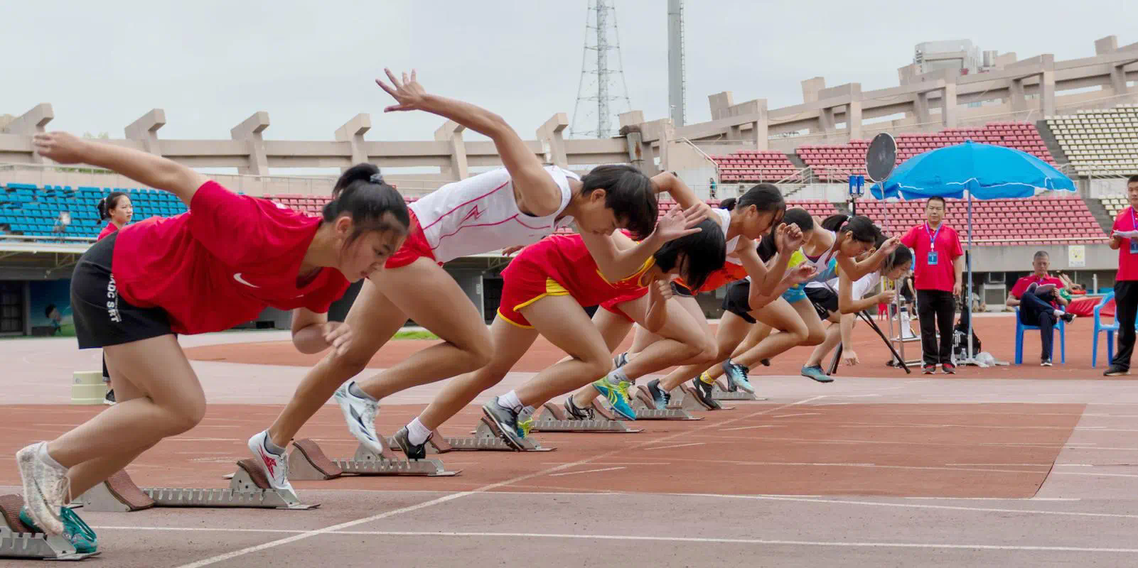国产网球拍初学者选择什么